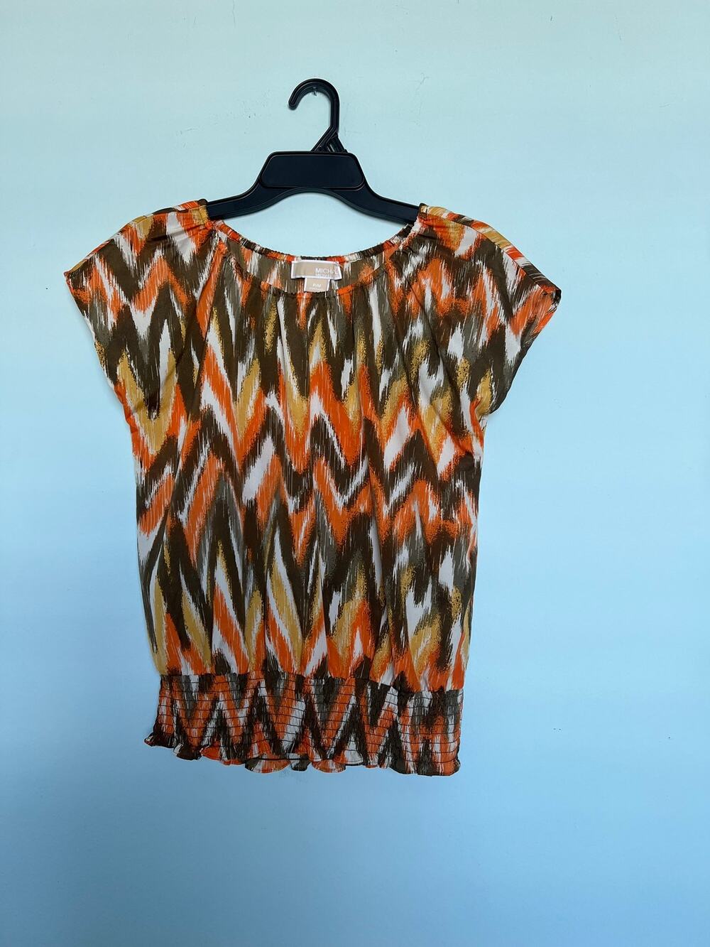 Michael Kors Women’s Elastic waist and neckline, colorful top size M.